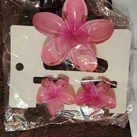 Gift Bundle - Picture 2 of 10